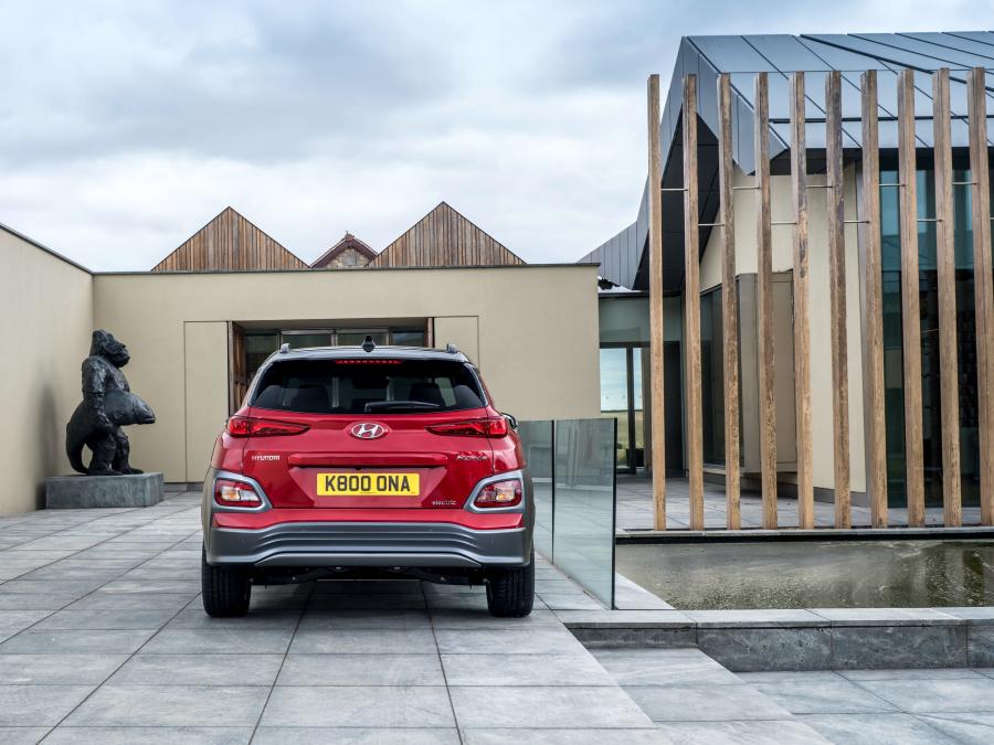  Hyundai Kona Electric (OS) 2018 года  (UK) (фото 8 из 40)